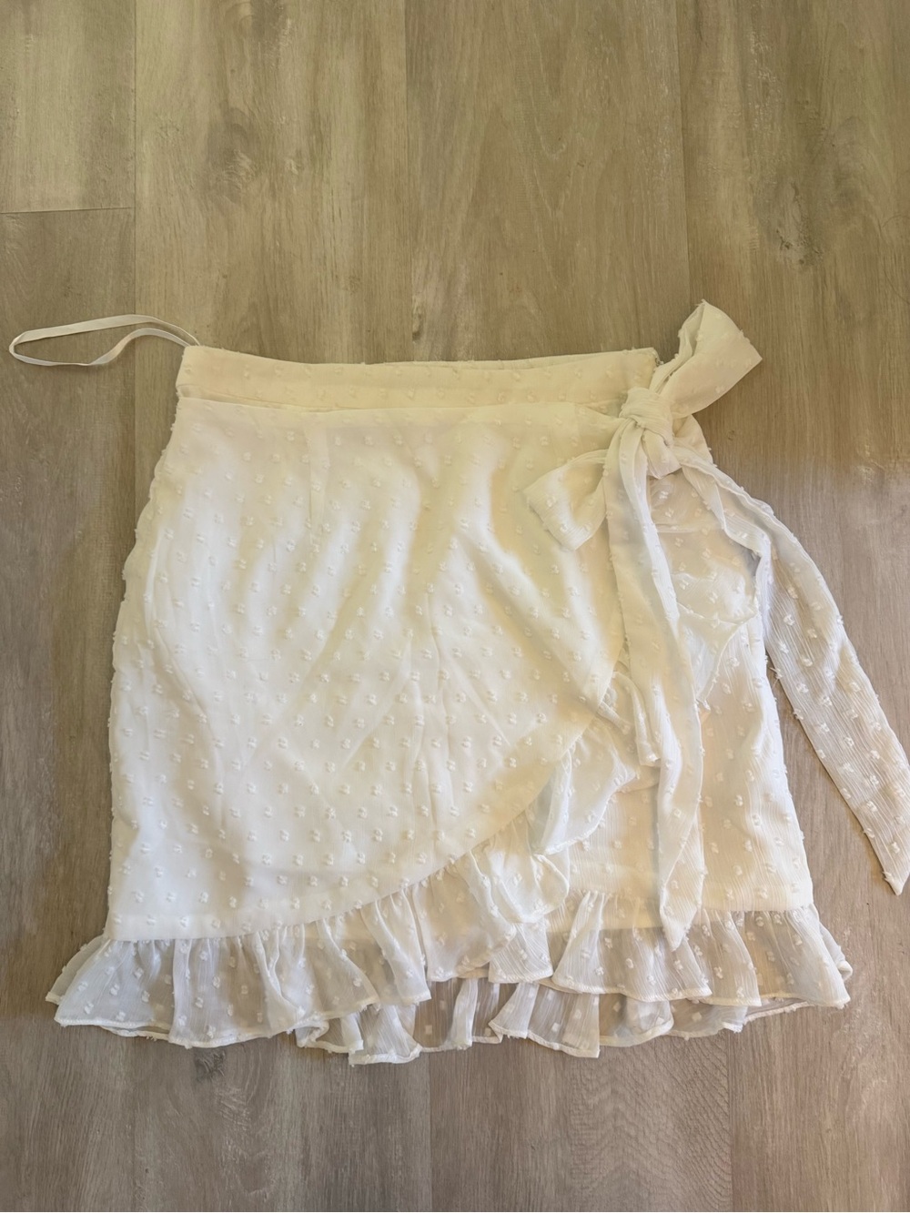 superdown White Ruffle Wrap Mini Skirt - Picture 4 of 9